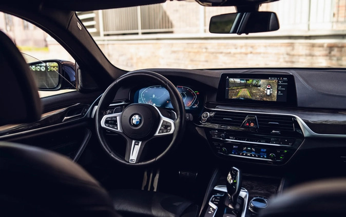BMW Seria 5 cena 116590 przebieg: 134000, rok produkcji 2019 z Tychy małe 667